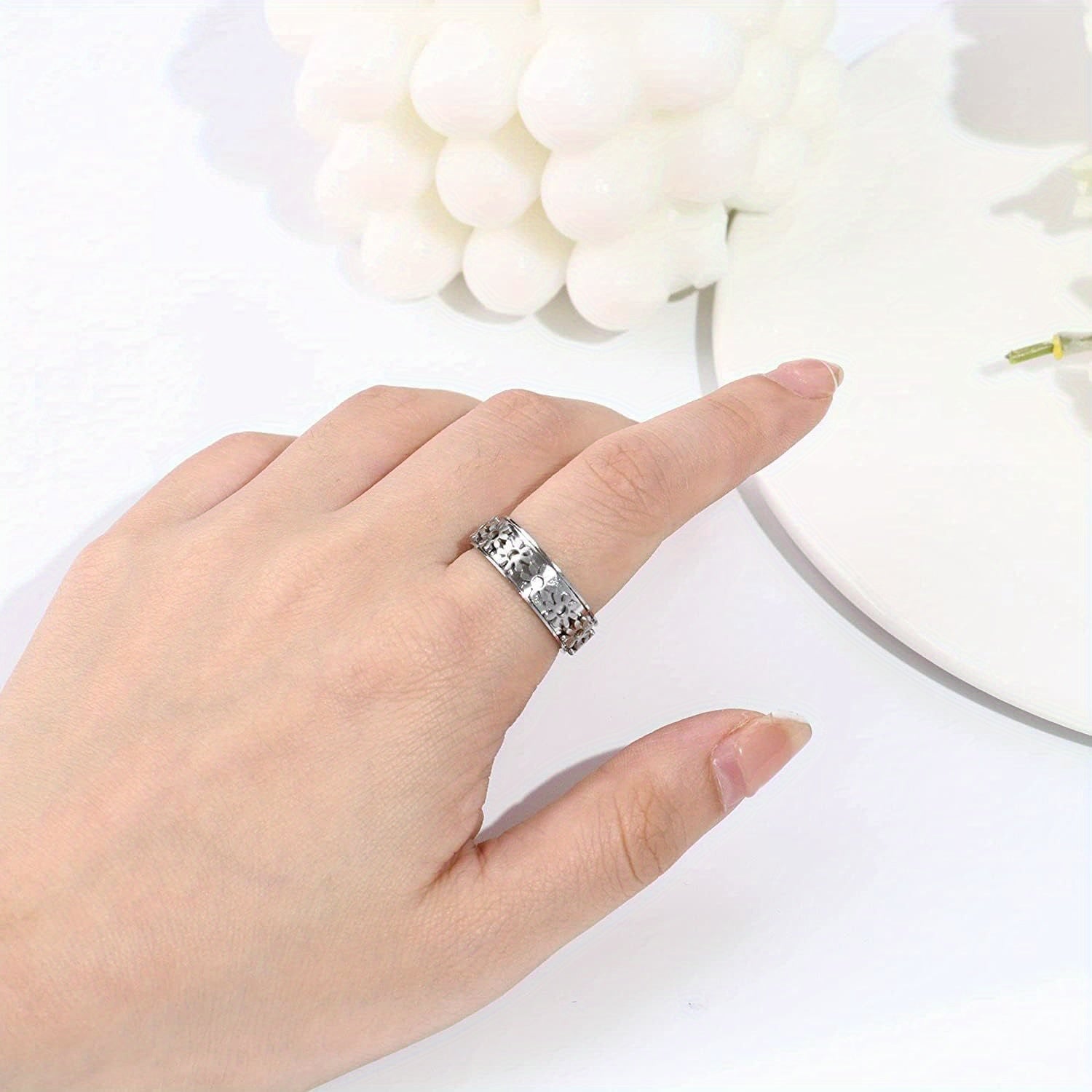 1pc Fidget Ring for Anxiety 316L Stainless Steel Spinner Ring for Men Anti Anxiety Ring Cool Hollow Metal Flower Stress Relieving Fidget Jewelry, for Teenager